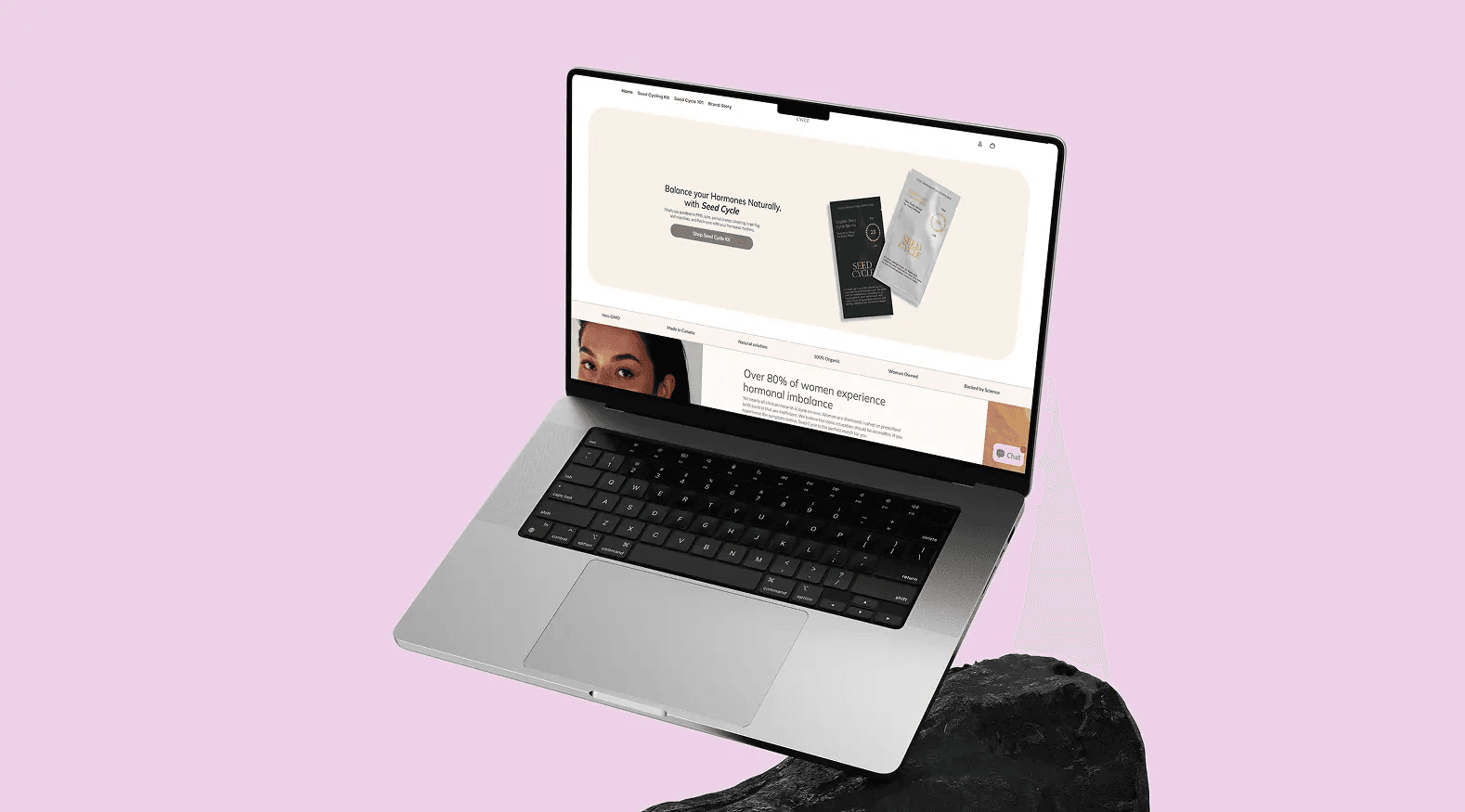 Mockup du site web MIEL (Mes Impôts En Ligne) affiché sur un ordinateur portable — page d'accueil avec le slogan "Simplifiez vos impôts en ligne avec MIEL"